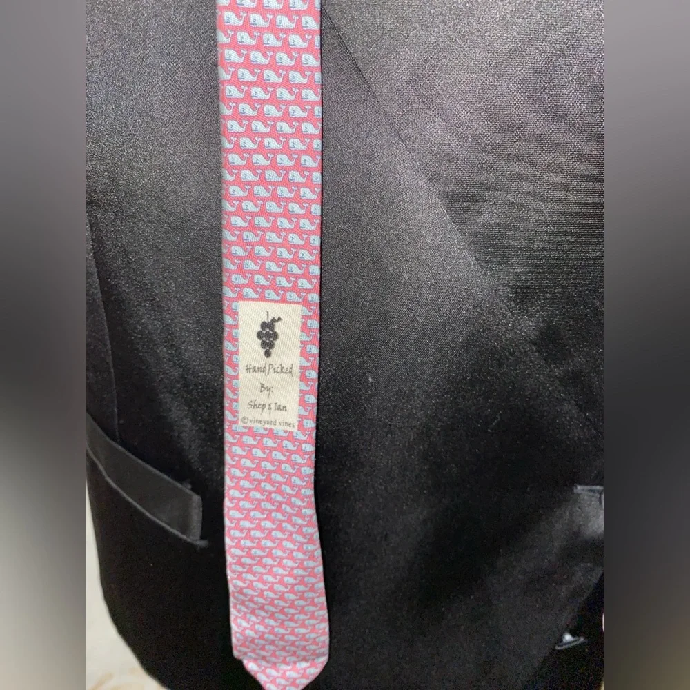 EUC Kid’s Vineyard Vines Pink Whale Logo Tie